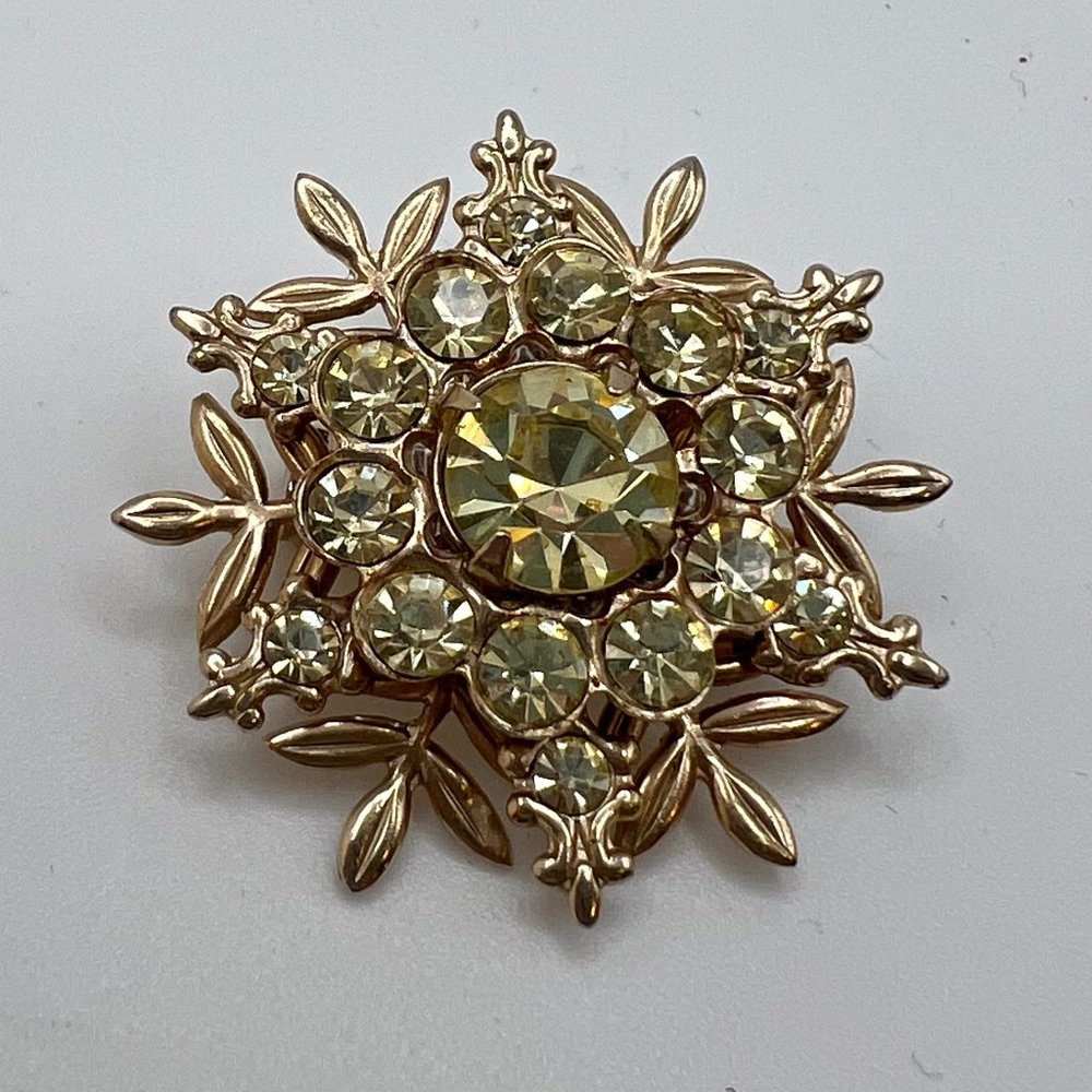SALE 3/$20**Lemonade Glass Snowflake Vintage Brooch